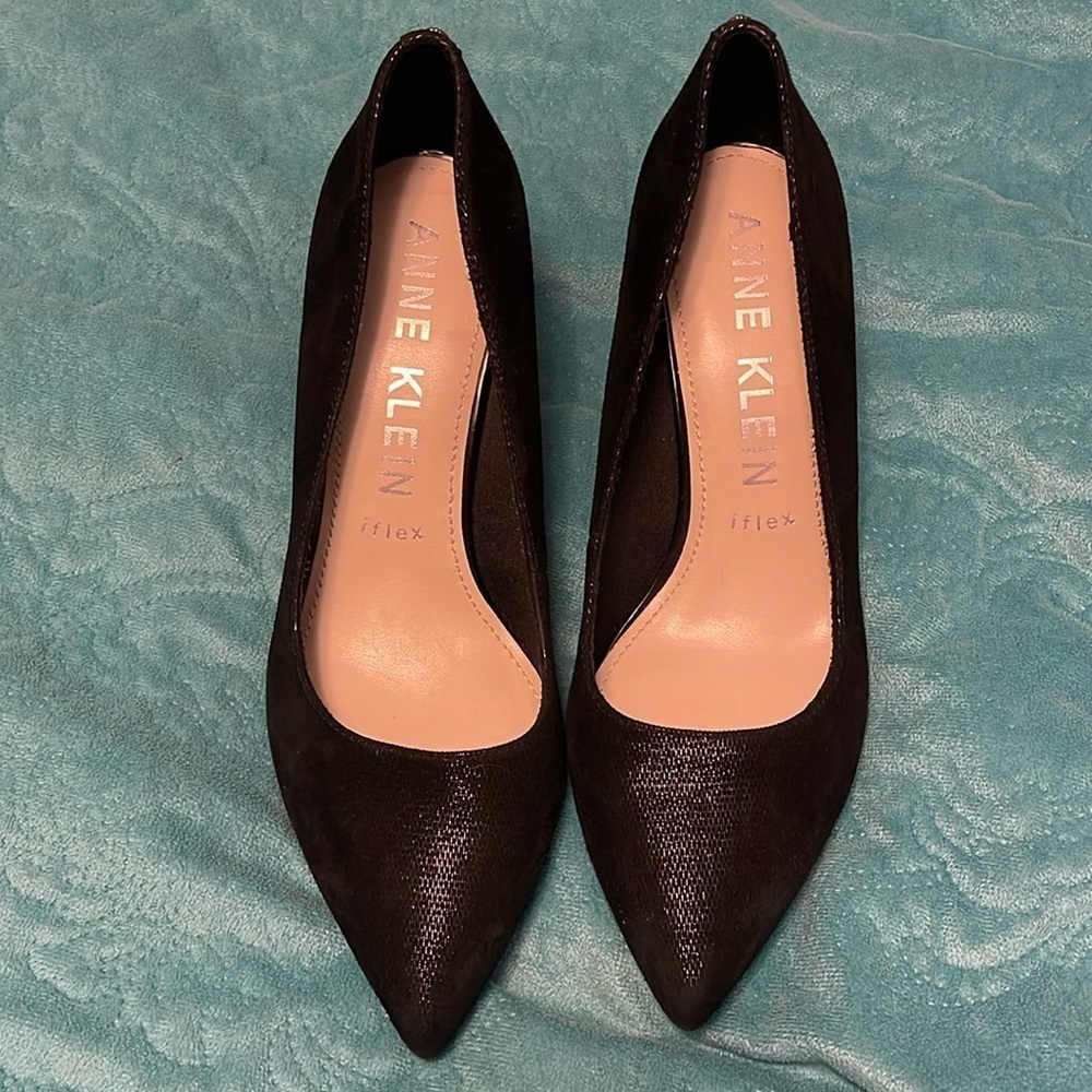 Anne Klein iflex AK Kaylee Black women’s size 9M Textured‎ leather, 2 1/2” heels